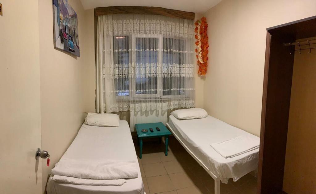 Hayat Pansiyon Hostel Istanbul Exterior photo